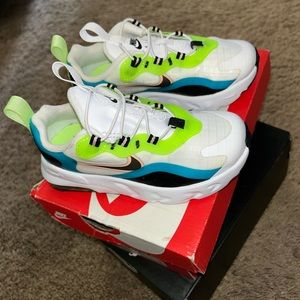 Gently used 9c kids Nike airmax 270